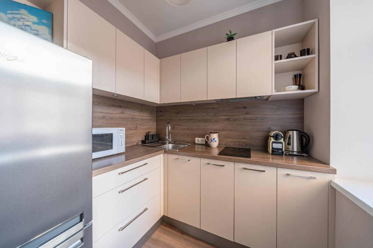 Stylish Latvian Classic 1-Bedroom Apartment Near City Center, Parks & Public Transport Links 리가 외부 사진