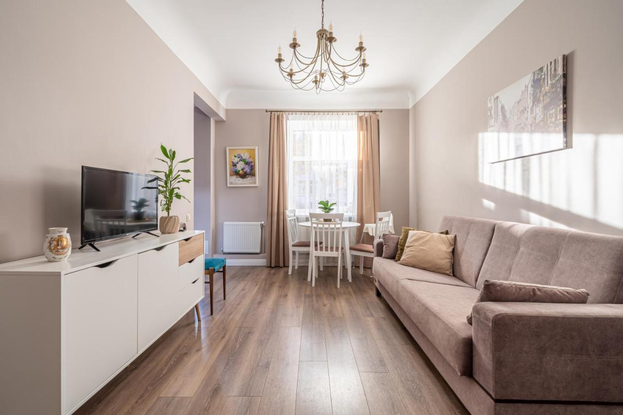 Stylish Latvian Classic 1-Bedroom Apartment Near City Center, Parks & Public Transport Links 리가 외부 사진