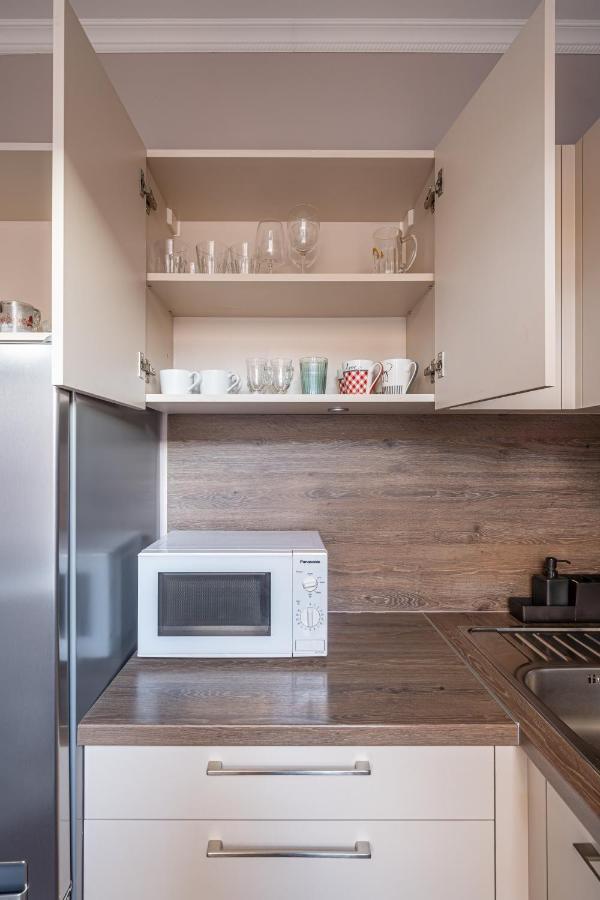Stylish Latvian Classic 1-Bedroom Apartment Near City Center, Parks & Public Transport Links 리가 외부 사진