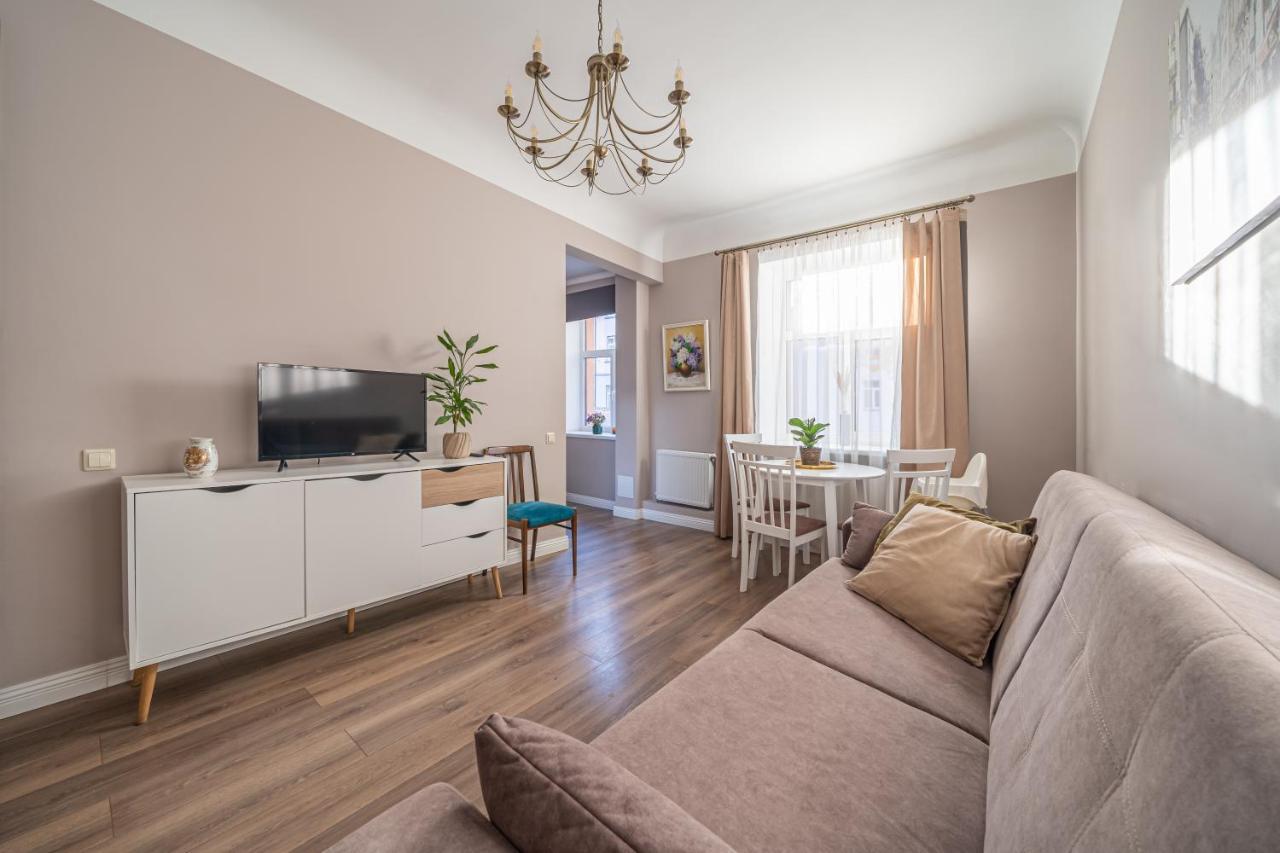 Stylish Latvian Classic 1-Bedroom Apartment Near City Center, Parks & Public Transport Links 리가 외부 사진