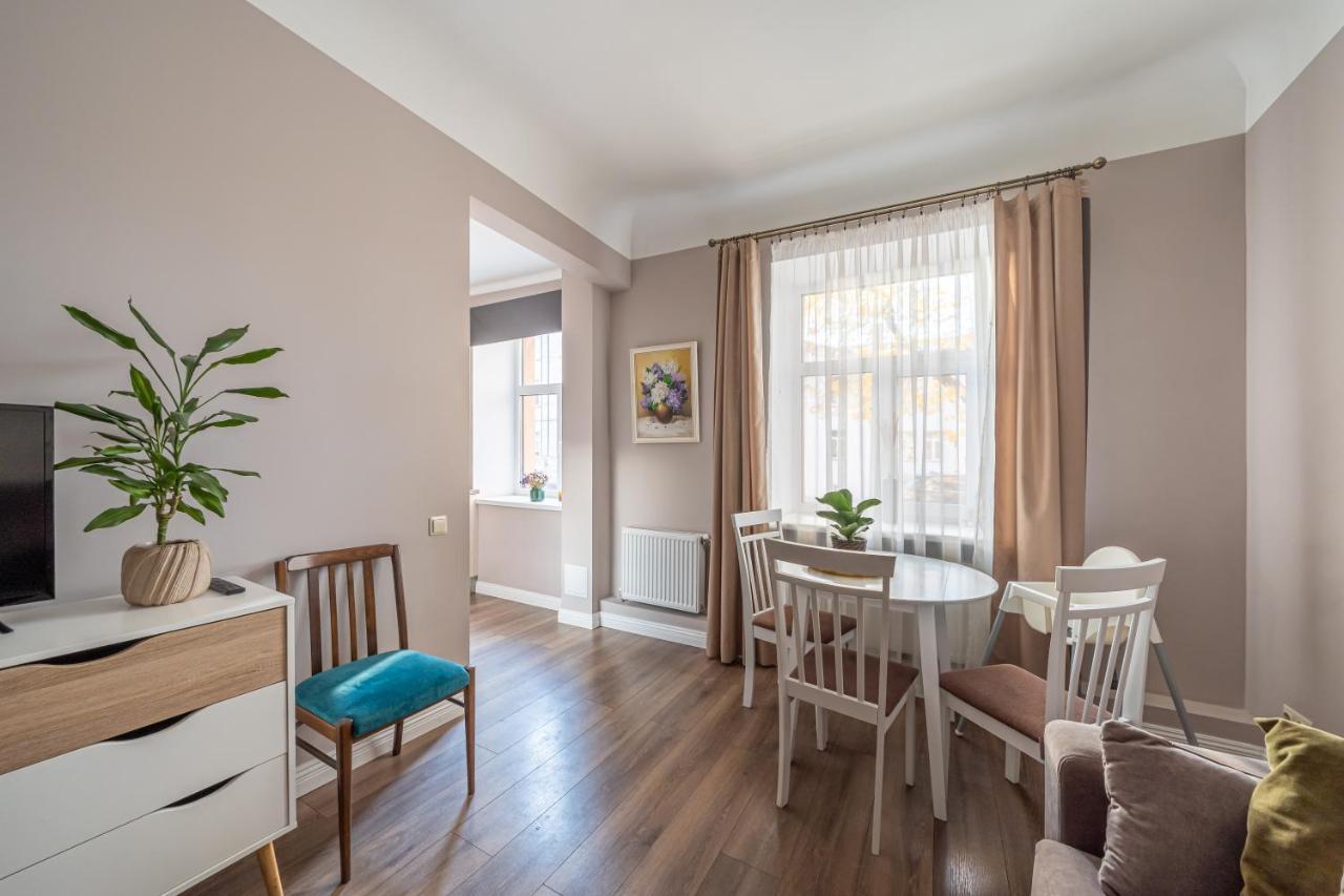 Stylish Latvian Classic 1-Bedroom Apartment Near City Center, Parks & Public Transport Links 리가 외부 사진