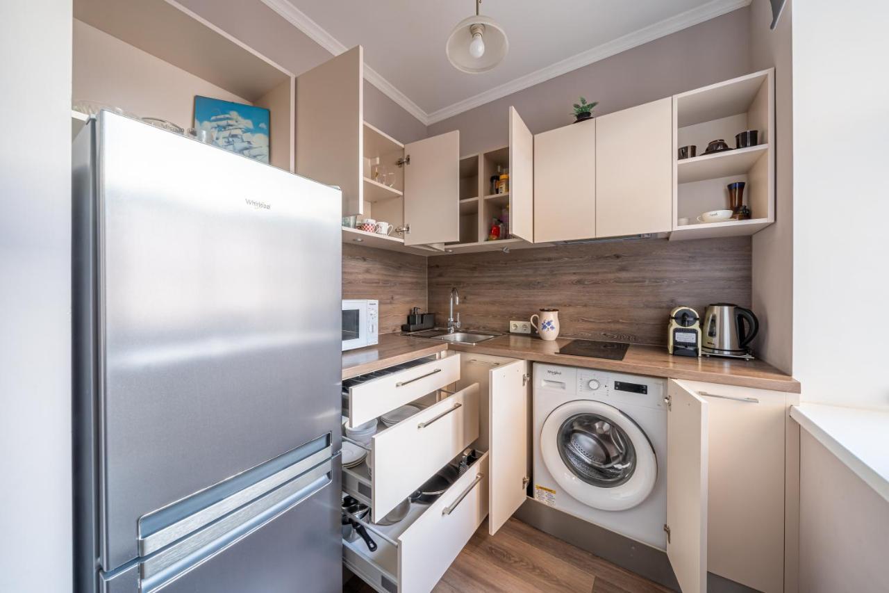 Stylish Latvian Classic 1-Bedroom Apartment Near City Center, Parks & Public Transport Links 리가 외부 사진