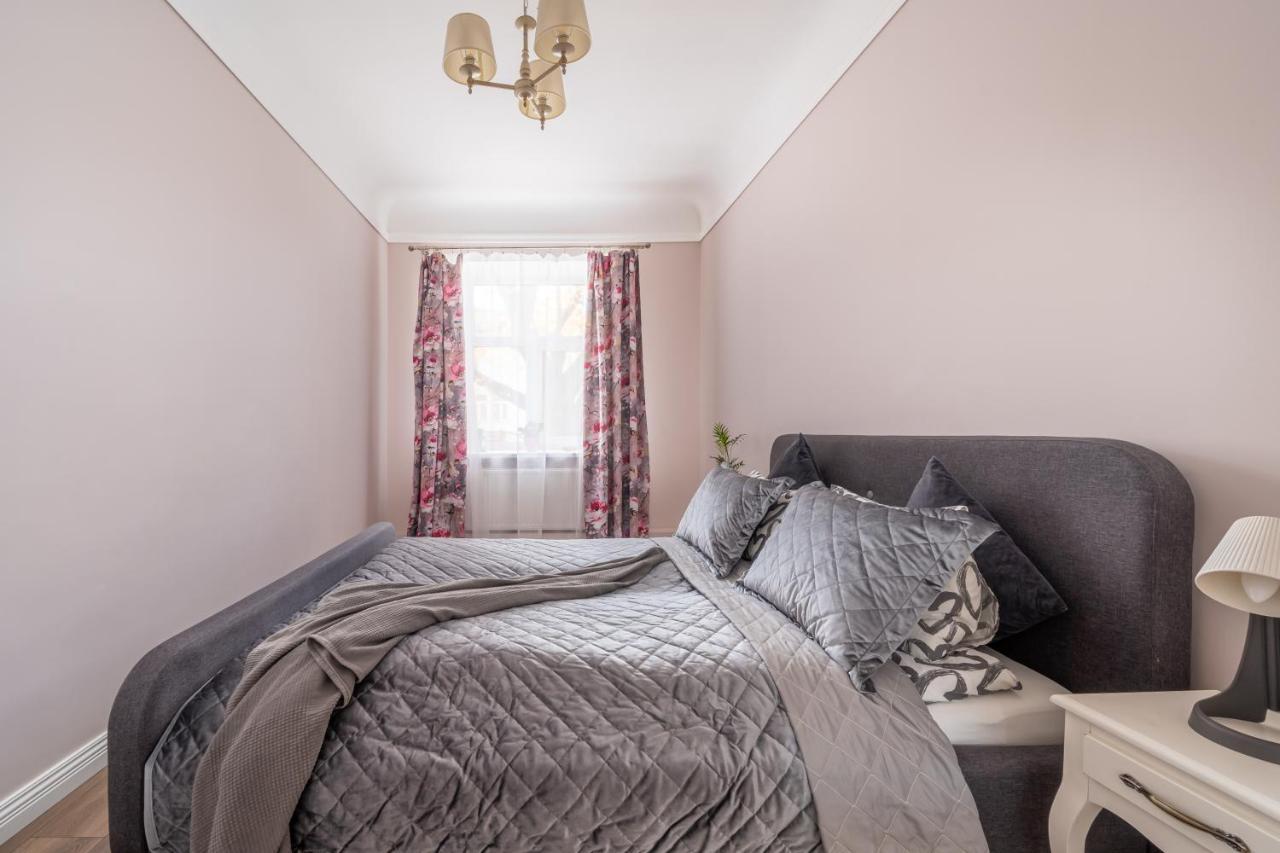 Stylish Latvian Classic 1-Bedroom Apartment Near City Center, Parks & Public Transport Links 리가 외부 사진