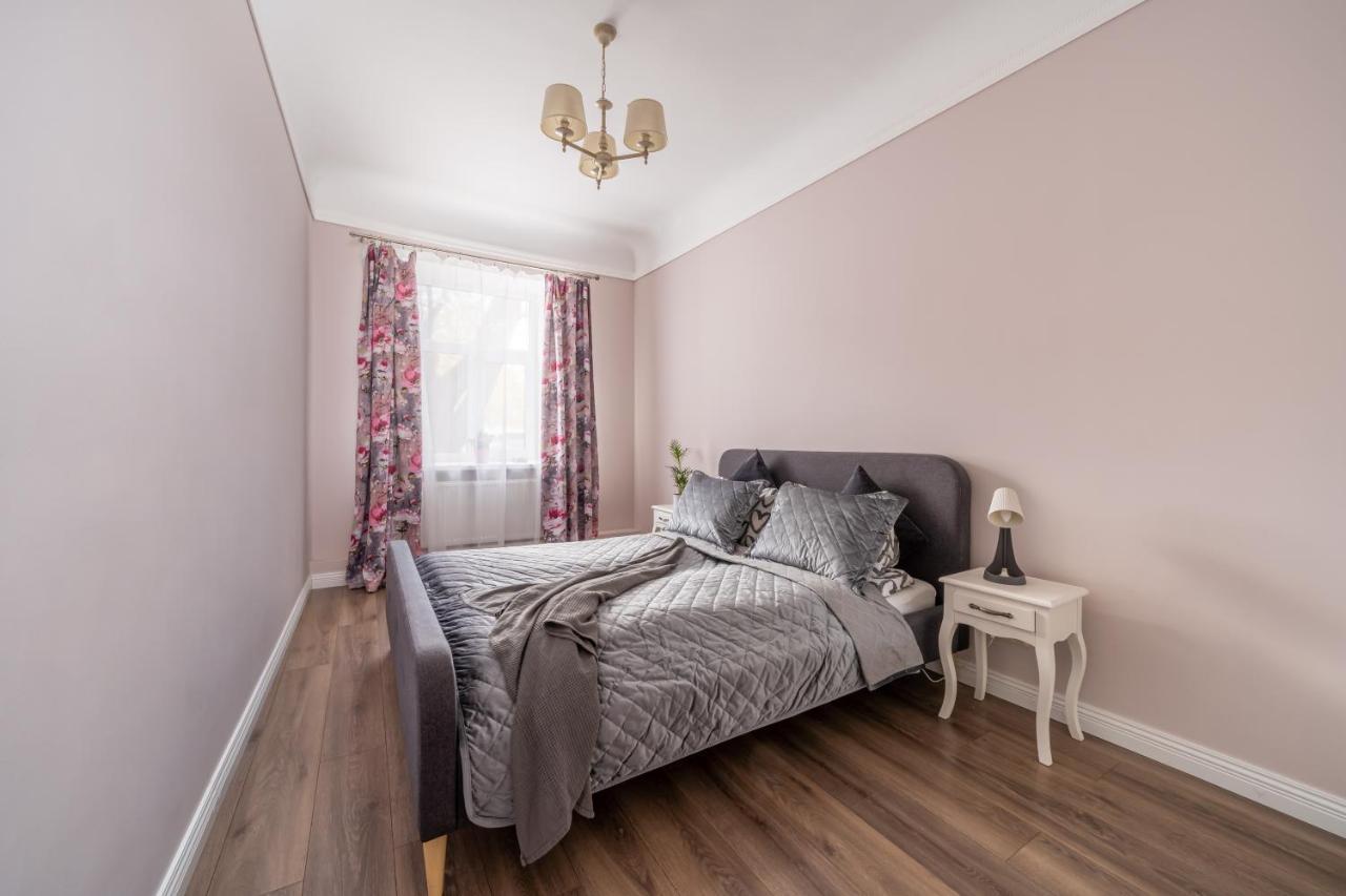 Stylish Latvian Classic 1-Bedroom Apartment Near City Center, Parks & Public Transport Links 리가 외부 사진