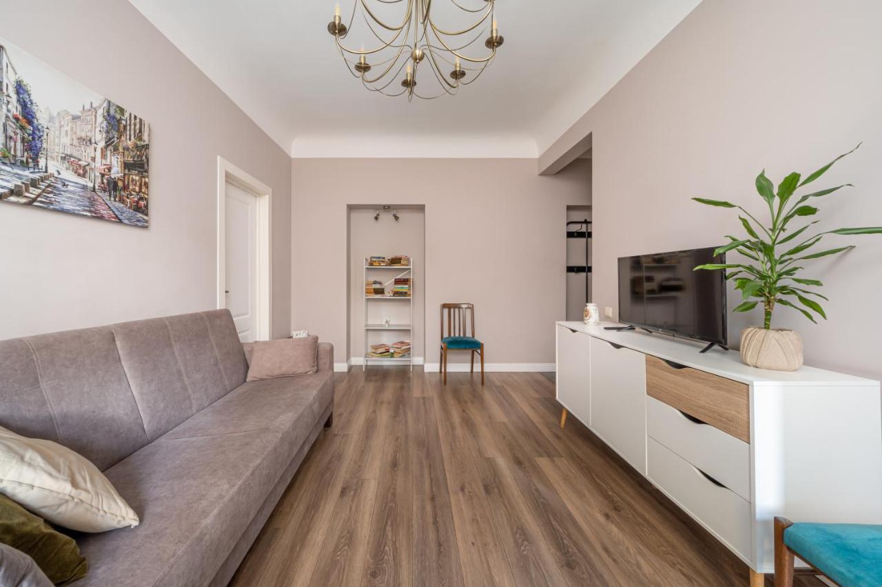Stylish Latvian Classic 1-Bedroom Apartment Near City Center, Parks & Public Transport Links 리가 외부 사진