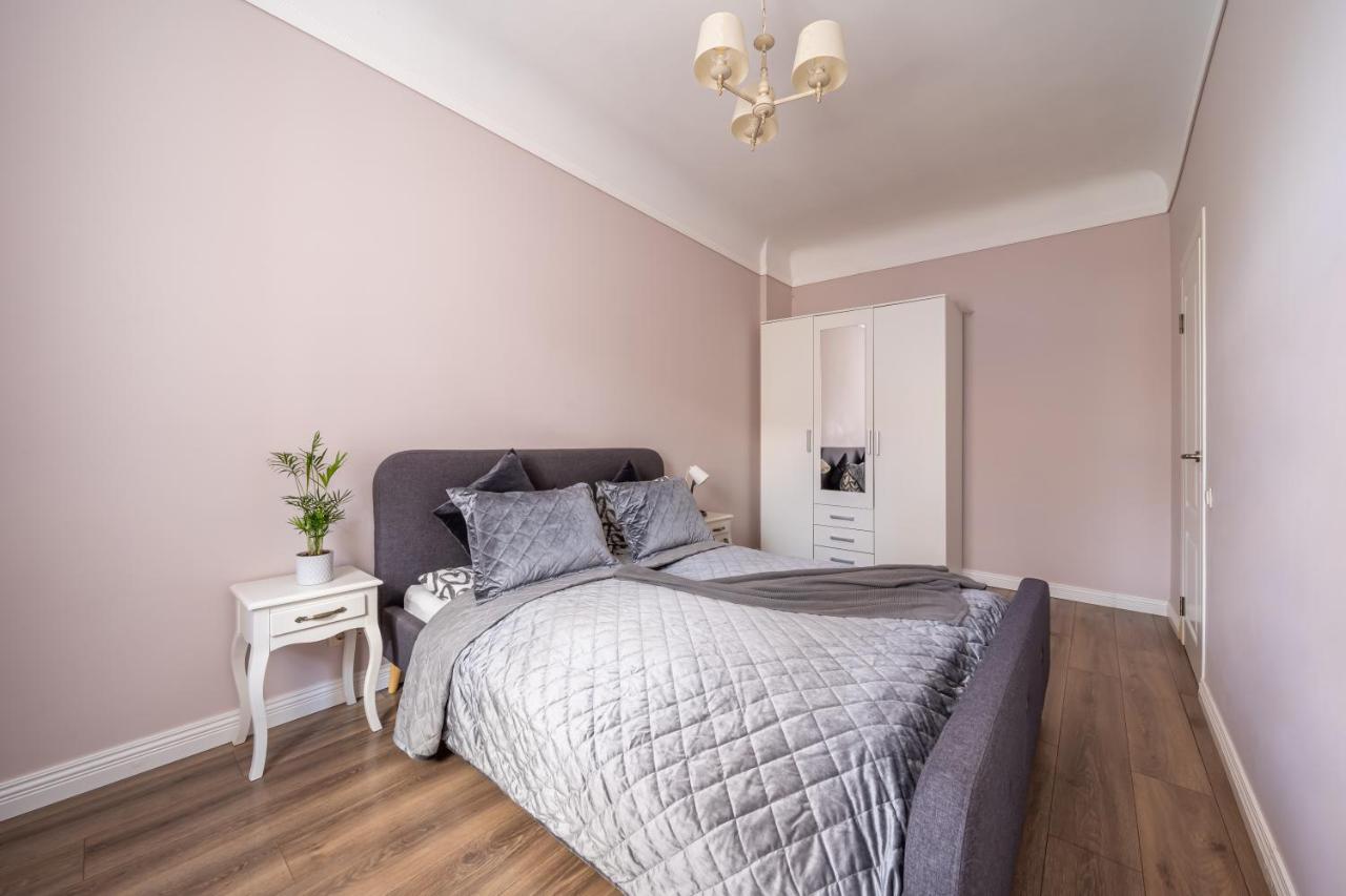 Stylish Latvian Classic 1-Bedroom Apartment Near City Center, Parks & Public Transport Links 리가 외부 사진