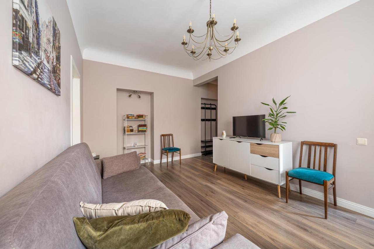 Stylish Latvian Classic 1-Bedroom Apartment Near City Center, Parks & Public Transport Links 리가 외부 사진