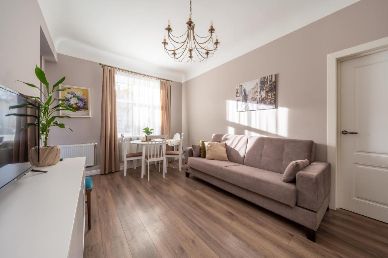 Stylish Latvian Classic 1-Bedroom Apartment Near City Center, Parks & Public Transport Links 리가 외부 사진
