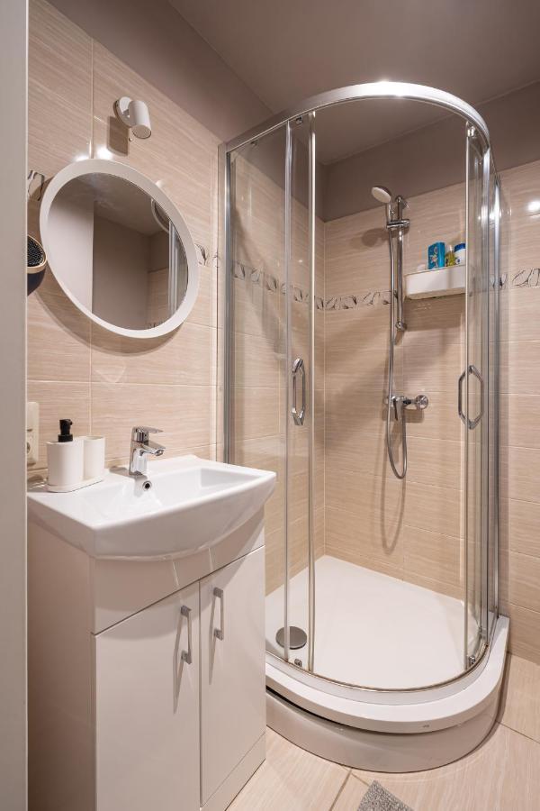 Stylish Latvian Classic 1-Bedroom Apartment Near City Center, Parks & Public Transport Links 리가 외부 사진