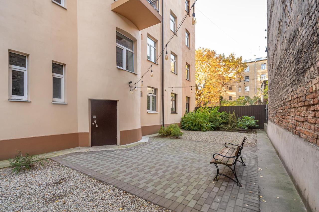 Stylish Latvian Classic 1-Bedroom Apartment Near City Center, Parks & Public Transport Links 리가 외부 사진