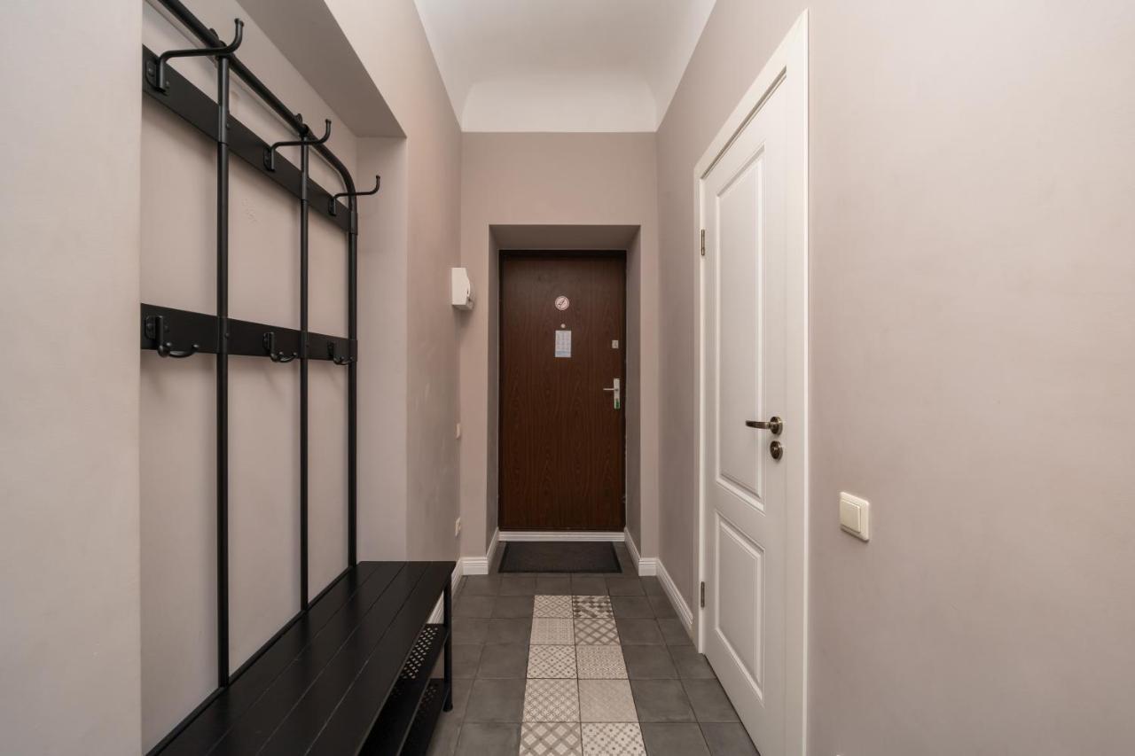 Stylish Latvian Classic 1-Bedroom Apartment Near City Center, Parks & Public Transport Links 리가 외부 사진