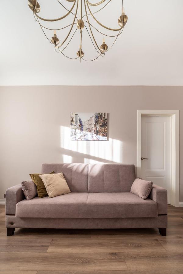 Stylish Latvian Classic 1-Bedroom Apartment Near City Center, Parks & Public Transport Links 리가 외부 사진