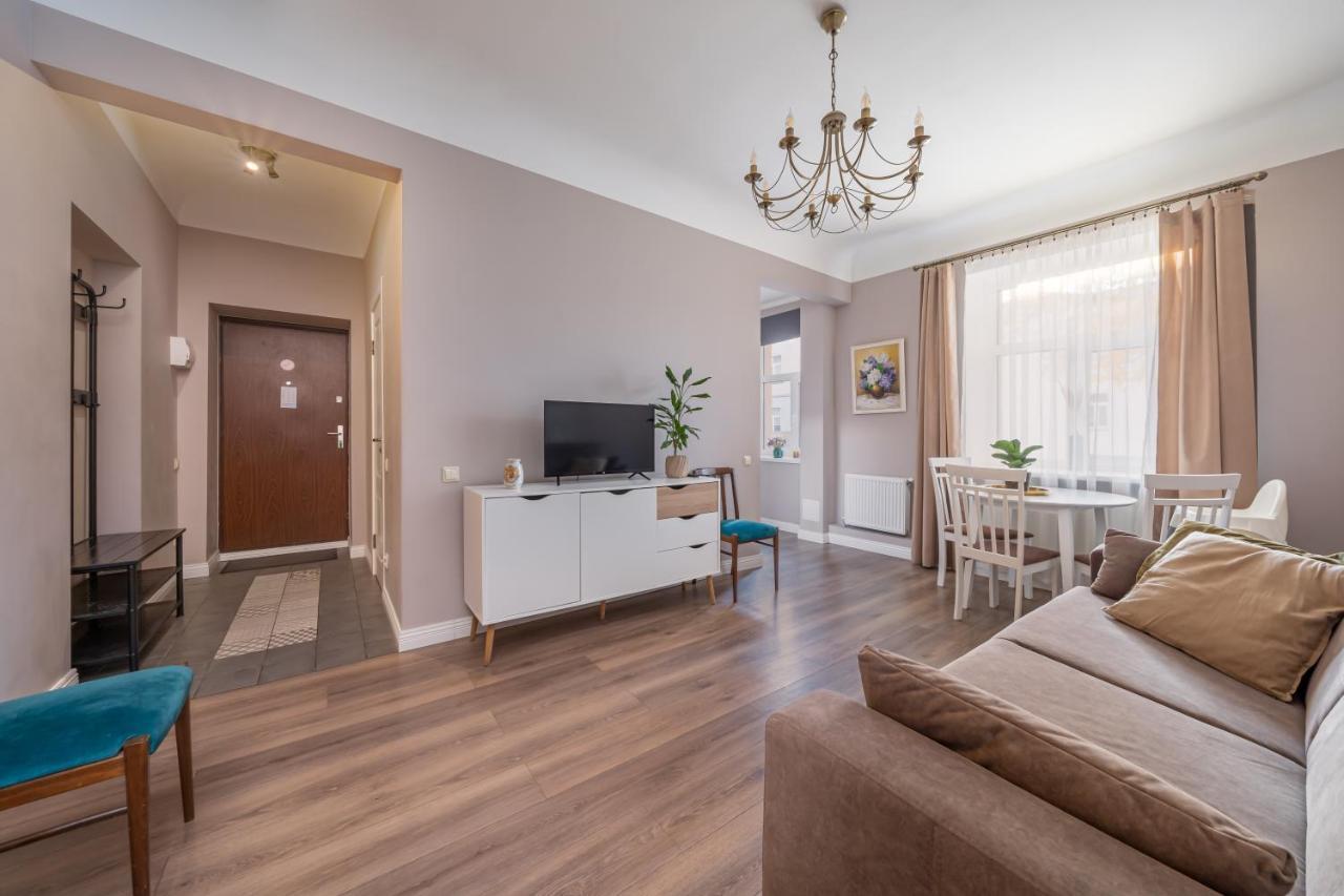Stylish Latvian Classic 1-Bedroom Apartment Near City Center, Parks & Public Transport Links 리가 외부 사진
