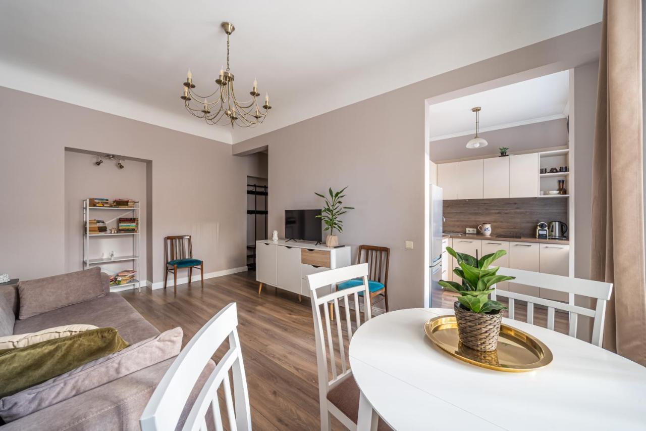 Stylish Latvian Classic 1-Bedroom Apartment Near City Center, Parks & Public Transport Links 리가 외부 사진